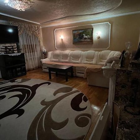Просторі Та Комфортні Апартаменти «Д.І.М.» Kamenec Podolský Exteriér fotografie