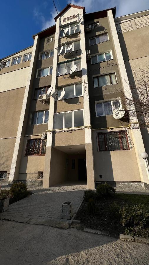 Просторі Та Комфортні Апартаменти «Д.І.М.» Kamenec Podolský Exteriér fotografie